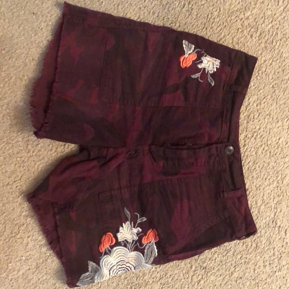 Free People Embroidered Burgundy Shorts. Size 0